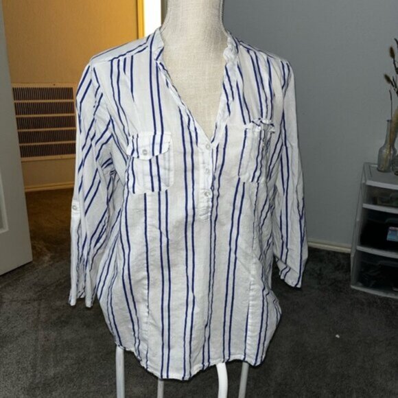 Eden & Olivia White and Blue Striped Button-Up Shirt - Picture 3 of 4